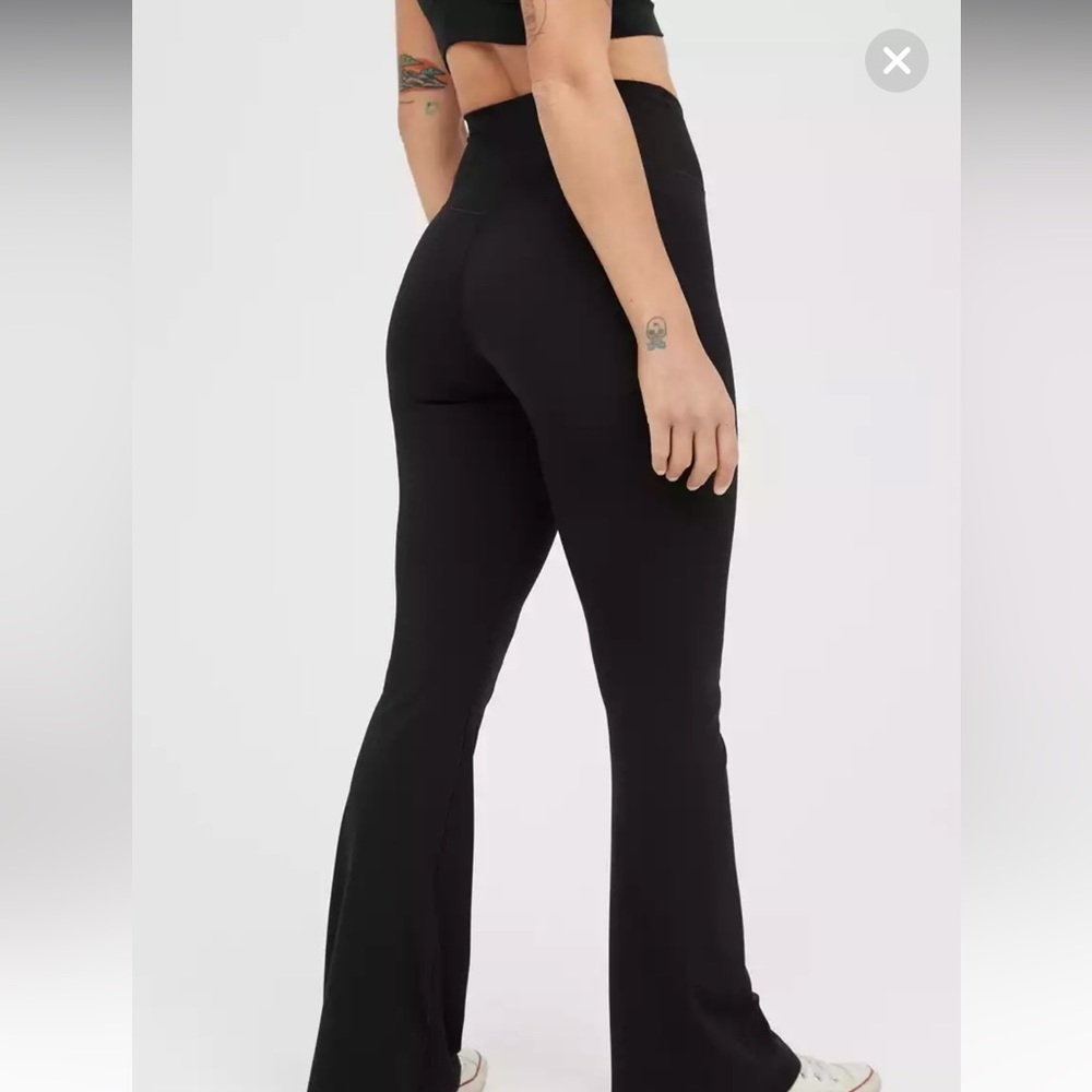 American Eagle crossover flare legging in dusty pink - short length!